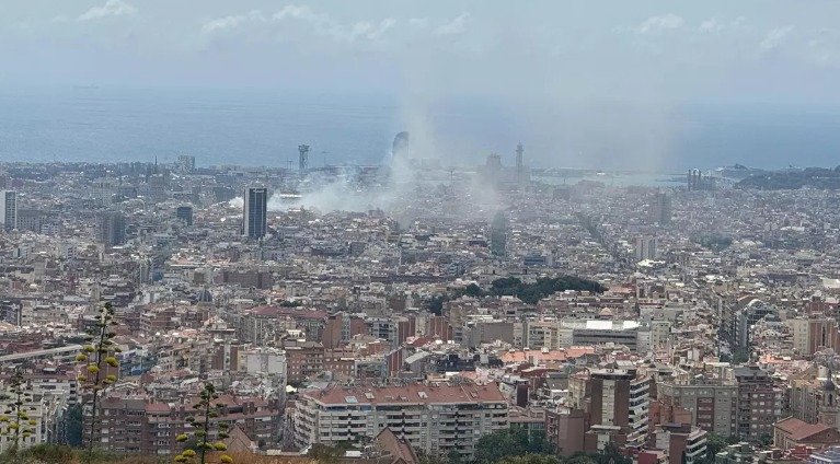 Susto por incendio en restaurante de Barcelona: humo en Rambla Catalunya