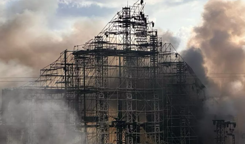 Alarma en Tomorrowland: el fuego devasta su escenario principal