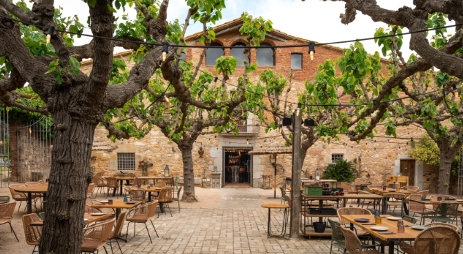 La nueva joya gastronómica de la Costa Brava: cocina catalana con historia en una masía del siglo XVII
