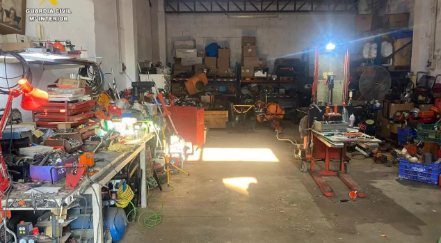 Intervenido un taller clandestino de maquinaria en l'Alcúdia
