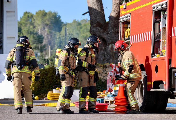 Bomberos de Ibiza contienen incendio en Ses Figueretes tras un fin de semana de alta actividad