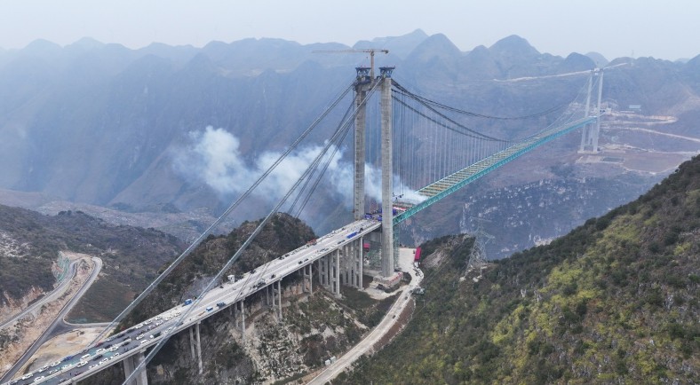 El puente más alto se cubre con armadura ignífuga resistente a 1.100 °C