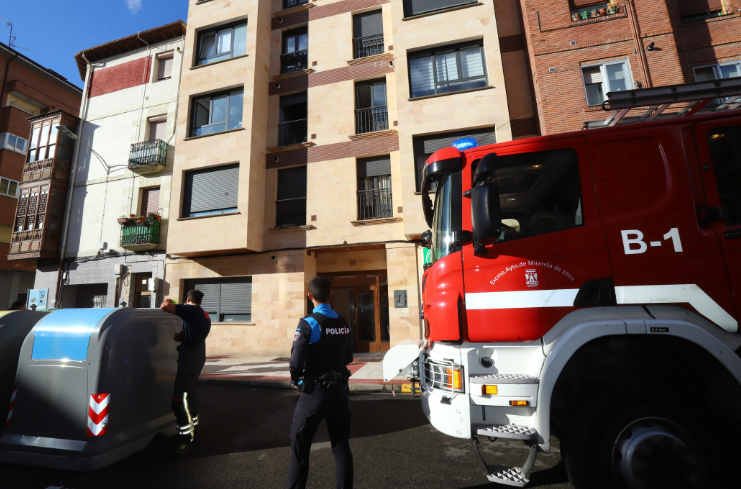 Dos incendios en Miranda dejan una mujer y cuatro animales intoxicados