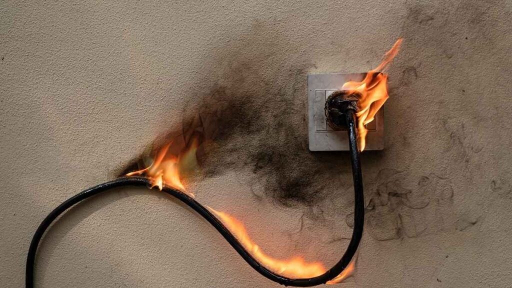 Electrodomésticos que debes desenchufar para evitar incendios domésticos