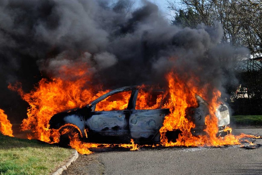 Incendios vehículos eléctricos e híbridos: relevancia de extintores