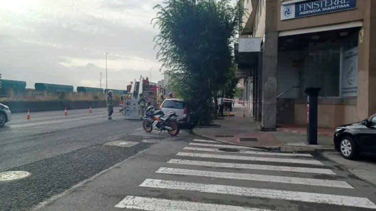 Incidente en A Coruña: incendio en el rótulo de la nueva cafetería San Diego