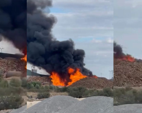San Vicente de Alcántara: el incendio en la fábrica de corcho avanza favorablemente