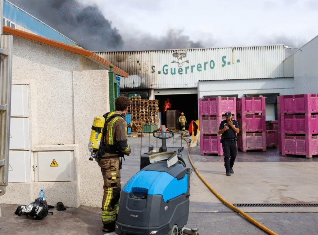 Incendio en almacén de brócoli en Lorca genera pérdidas significativas para productores