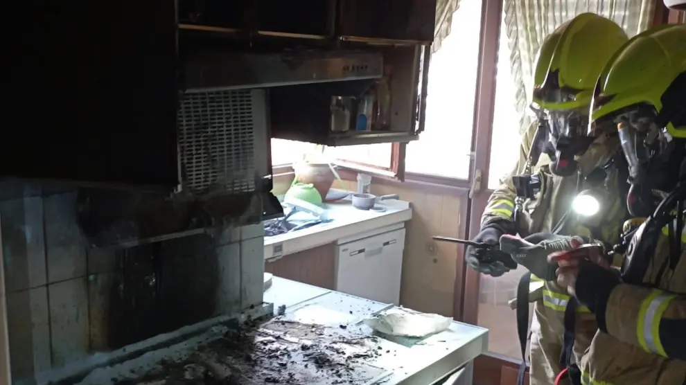 Incendio en el décimo piso de un edificio de las Tres Torres
