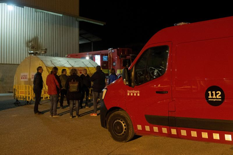 Tragedia en Lleida: un hombre fallece en el incendio de un edificio en la calle Comtes d'Urgell: El siniestro deja una víctima mortal y varios vecinos evacuados.