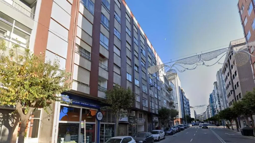 Alarma vecinal por un incendio en una vivienda de la avenida de Fragoso en Vigo. Seguridad preventiva y respuesta rápida