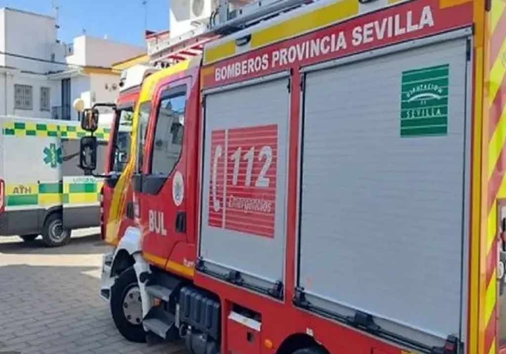 Fallece una mujer en un incendio en una casa de campo en Lora del Río: suceso conmociona a la localidad sevillana.