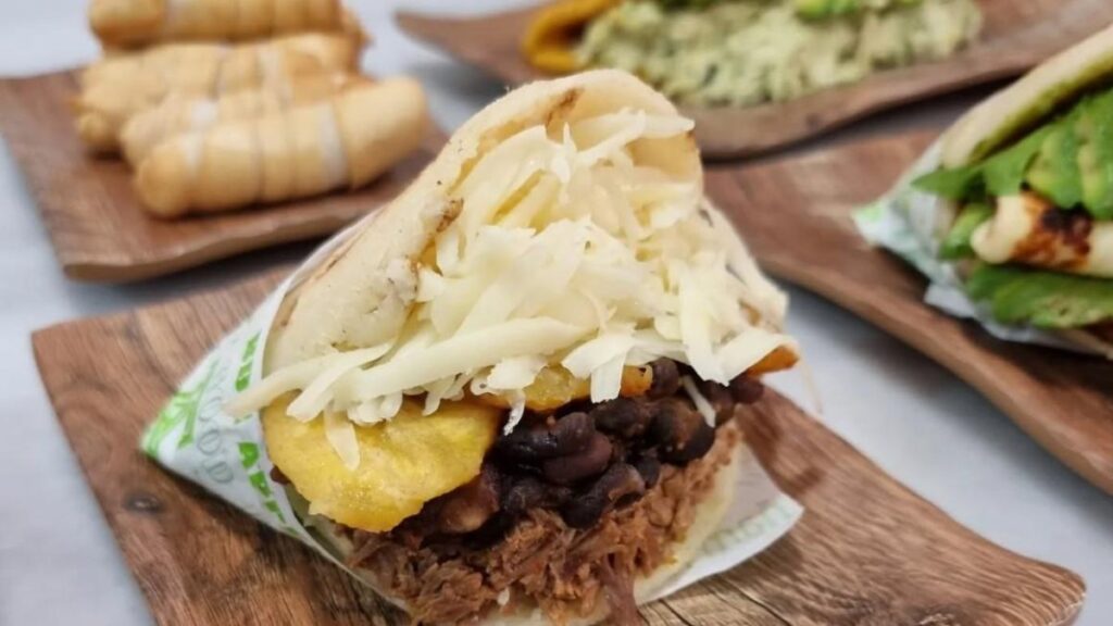 El renacer de un sabor: la vuelta triunfal de Bycactus58 en El Zapillo. Una reapertura que fortalece la identidad de un barrio.