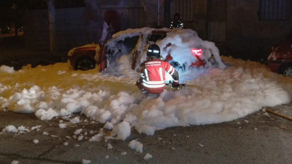 Incendio en un coche microhíbrido en Ponferrada: Desafíos y lecciones sobre seguridad. El incendio de un vehículo microhíbrido: un desafío para la extinción.