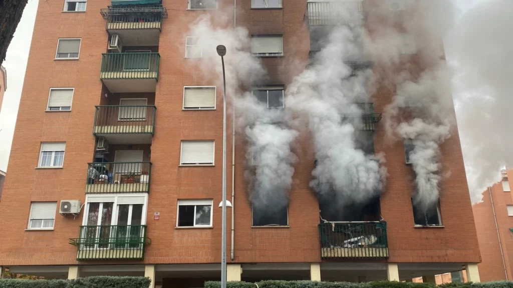 Explosión de gas en Toledo provoca un incendio de gran intensidad y deja varios heridos. Incidente y primeras intervenciones de los servicios de emergencia.
