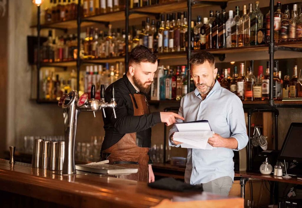 ¿Cuál es la diferencia entre la licencia de bar y cafetería? Normativas de hostelería en España.