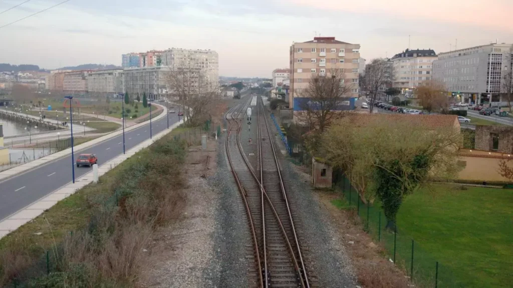 Evacuación en Culleredo tras el incendio en el motor de un tren. Un análisis exhaustivo del suceso y de la respuesta operativa.
