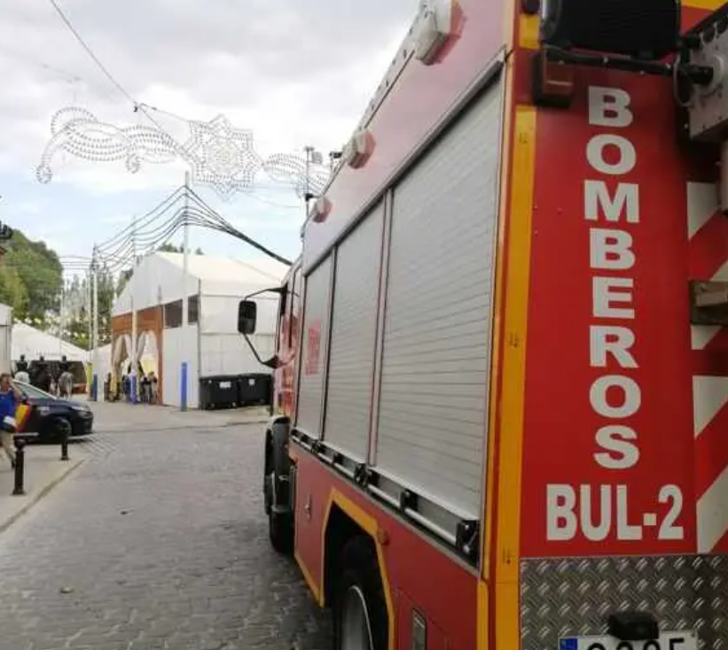Controlado un incendio en un bloque residencial de Cantillana gracias a la intervención de los Bomberos