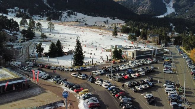 Desalojadas de urgencia 500 personas por un incendio en un hotel de La Molina