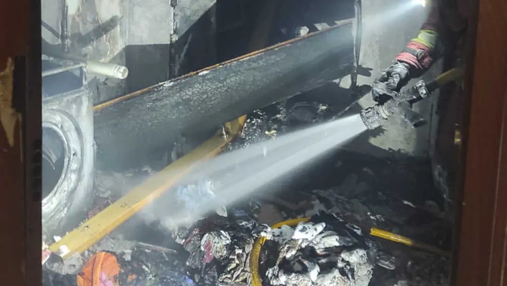 Incendio sofocado en una vivienda de Torrelavega sin heridos: claves de prevención y seguridad doméstica