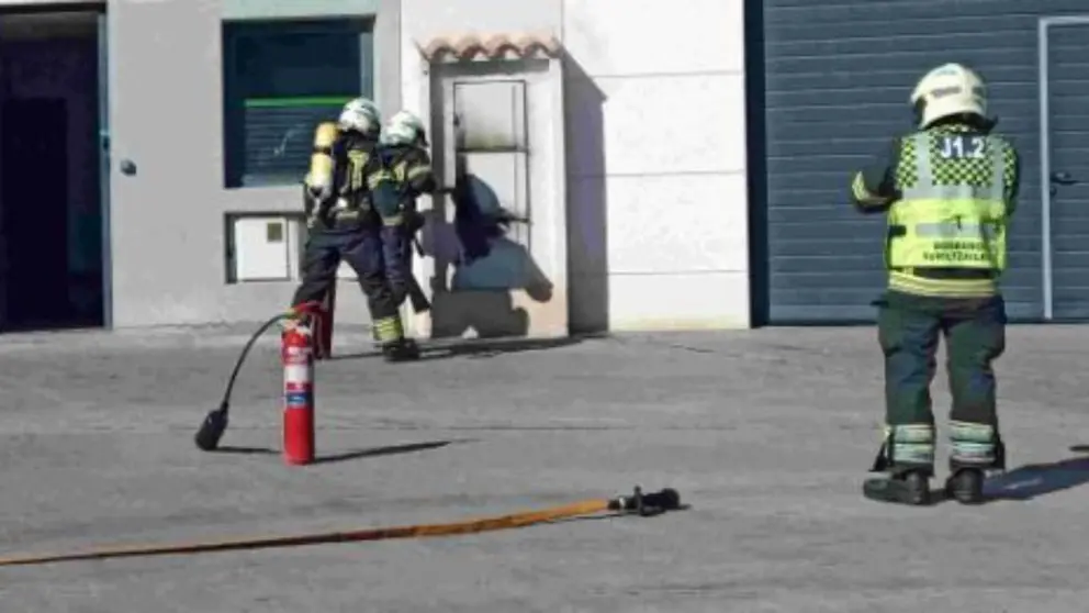 Incendio en el polígono La Serna de Tudela: rápida actuación evitó daños mayores. Intervención urgente