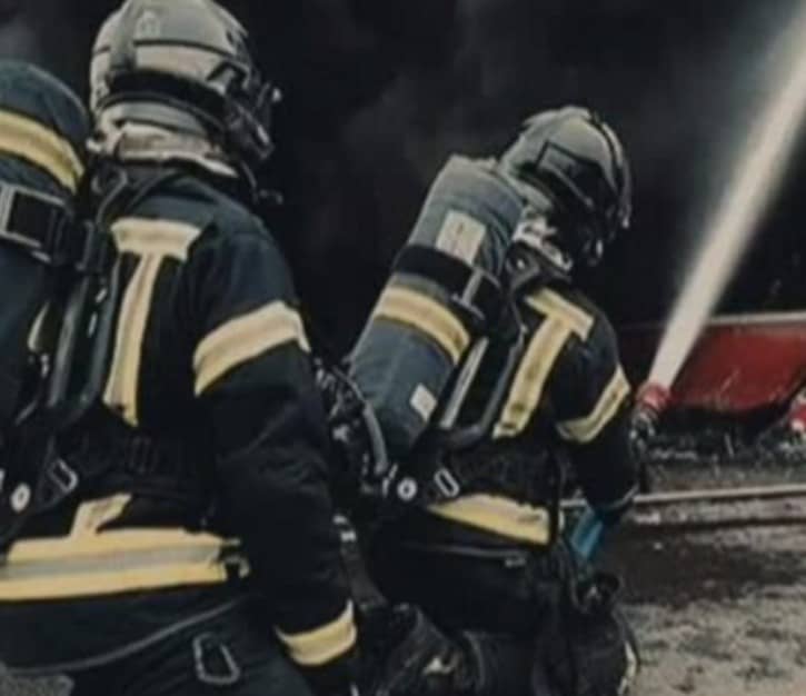 Incendio en nave industrial de Vallecas moviliza a bomberos