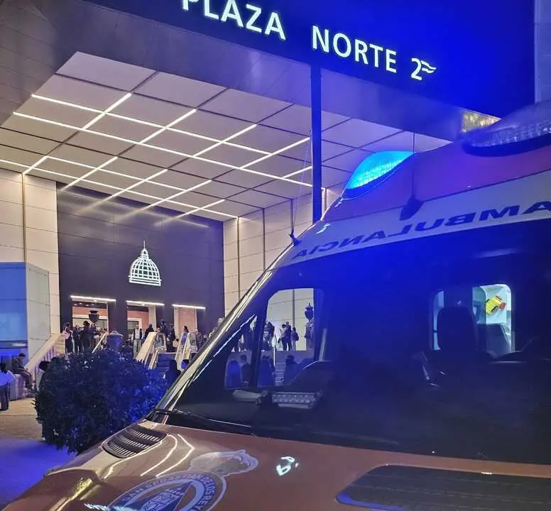 Susto y evacuación en Plaza Norte 2 de San Sebastián de los Reyes por un conato de incendio. Evacuación total en Plaza Norte 2