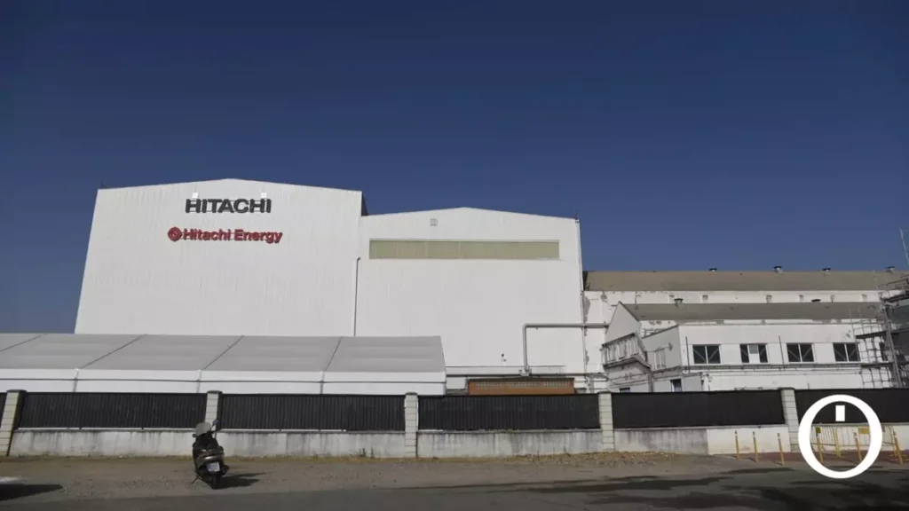 Incendio en un depósito de la planta industrial de Hitachi en Córdoba moviliza a bomberos desde primera hora de la mañana