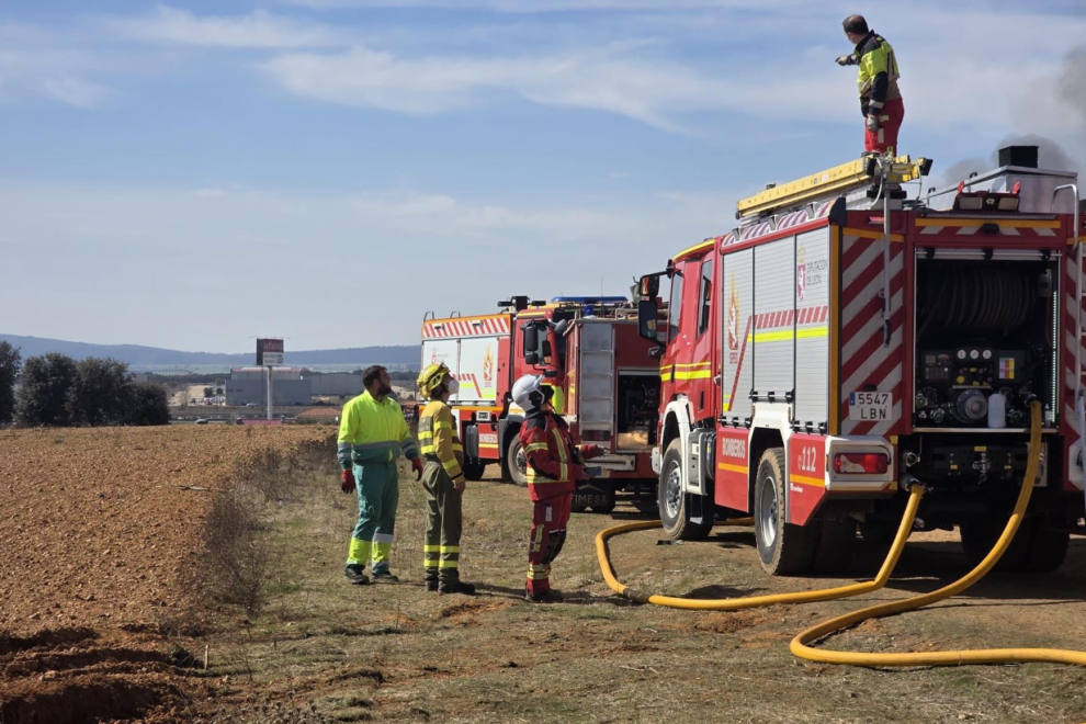 La Bañeza se moviliza tras semanas de humo tóxico sin respuestas claras. Un incendio persistente que agrava la preocupación vecinal.