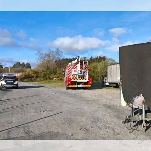 Incendio en nave de Vilalba calcina vehículo estacionado: últimas noticias