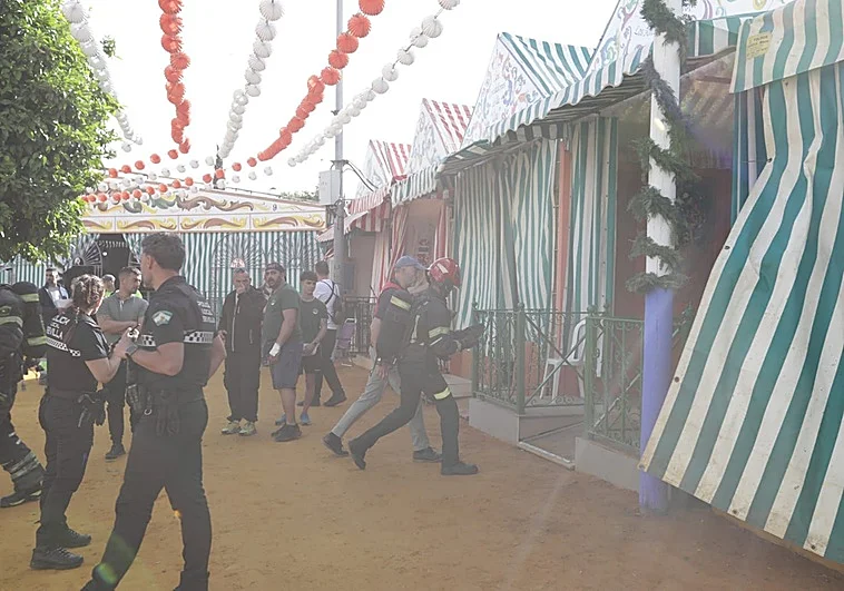 Susto en plena Feria: un incendio en una freidora obliga a actuar con rapidez en una caseta de Sevilla. Intervención inmediata