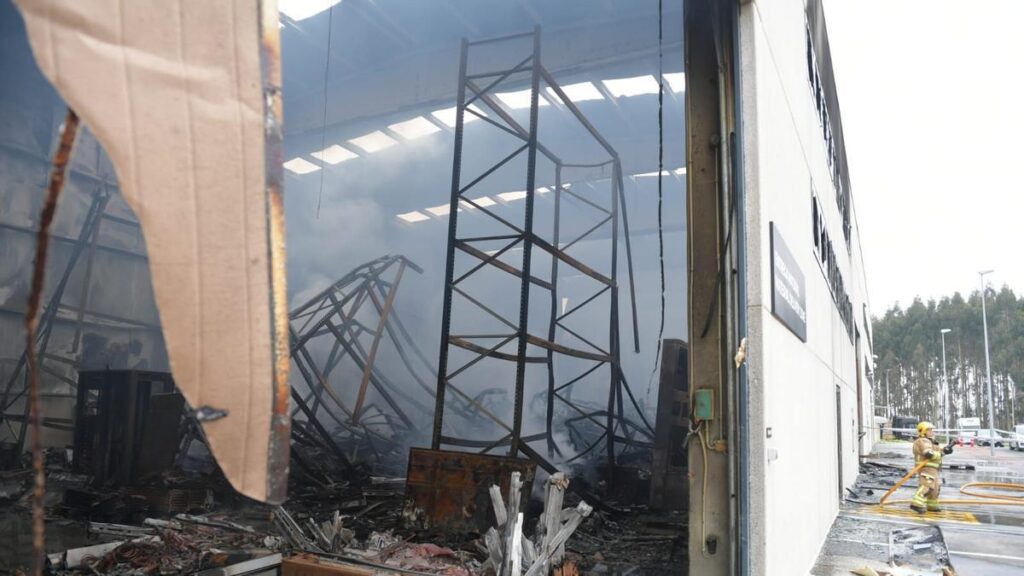 Incendio devastador en la nave de Trison en Sada: impacto, causas y lecciones clave para la seguridad industrial