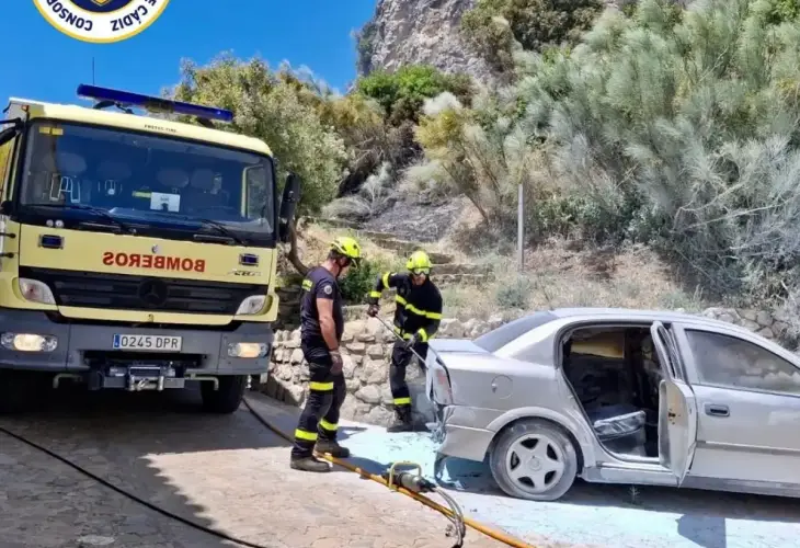 Alarma en Zahara: El fuego acecha una residencia de mayores y obliga a su confinamiento