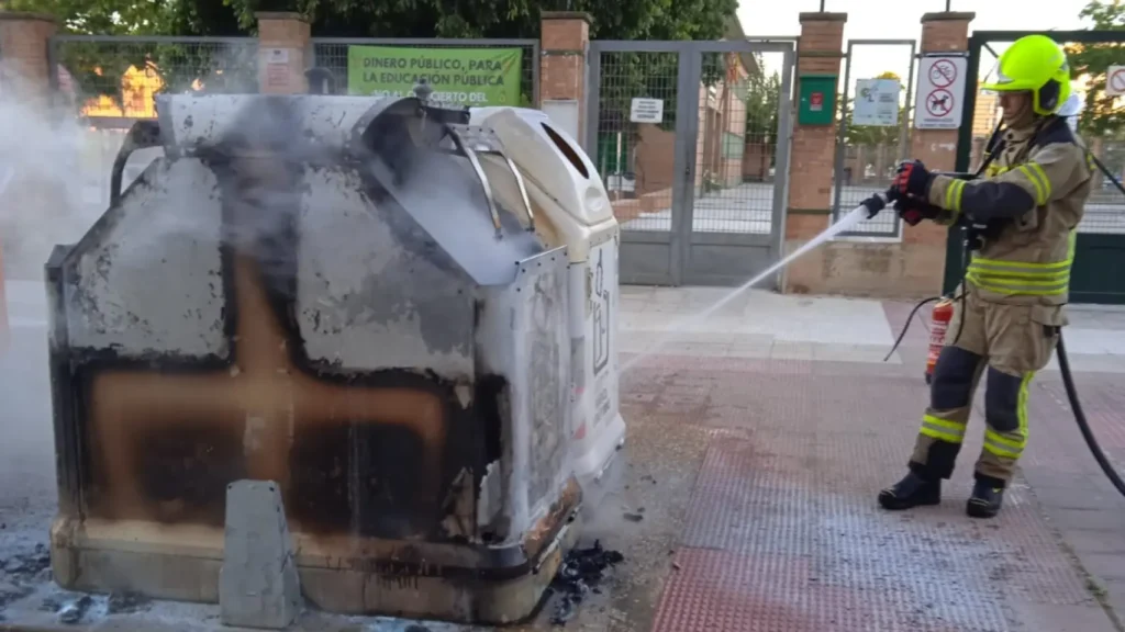 Nueve contenedores ardieron en varios puntos de Huesca en apenas una hora