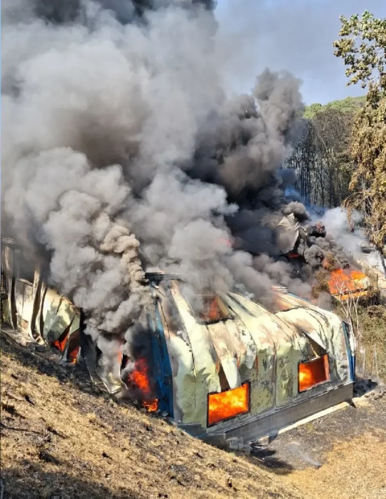 Confinamiento en Òrrius tras un grave incendio industrial que obligó a activar la alerta ES-Alert