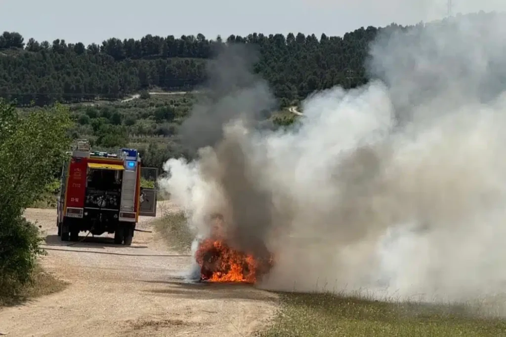 Dos incendios de vehículos en Arganda del Rey en menos de 24 horas: alerta por seguridad en la vía pública. Intervención urgente