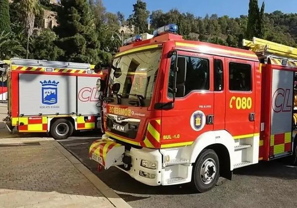 Un herido y varias viviendas afectadas tras un incendio en un restaurante del centro de Málaga