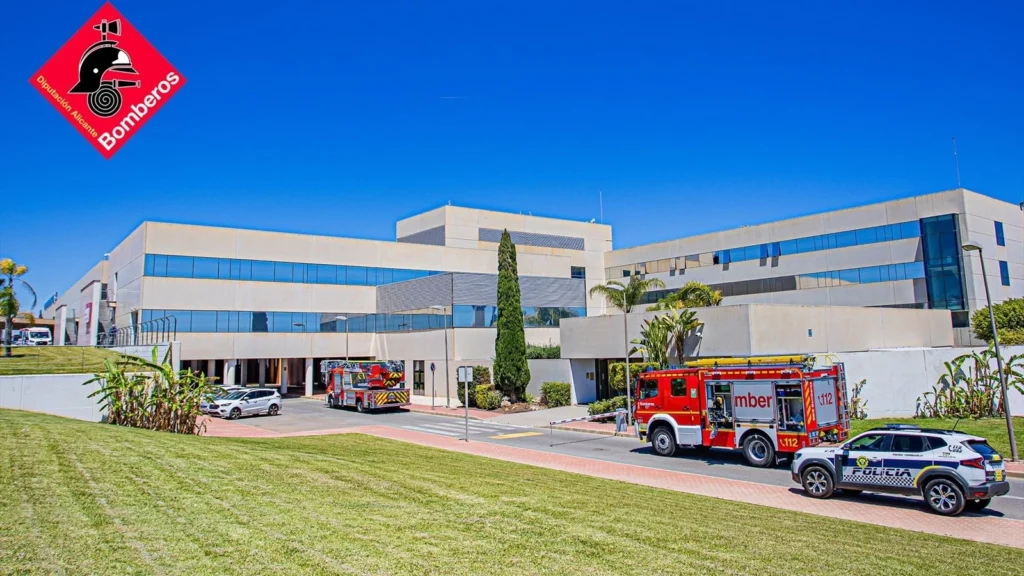 Explosión en el hospital de Torrevieja tras un incendio provocado por un paciente con oxígeno