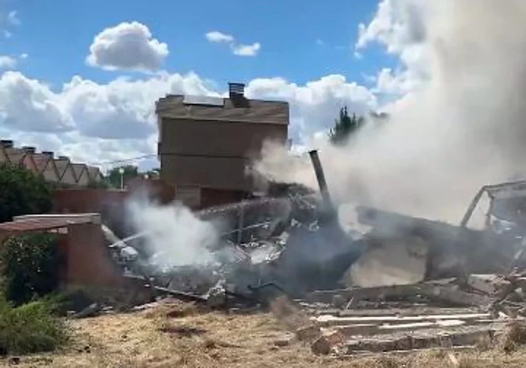 Tres casas se desploman en Morata de Tajuña tras un virulento incendio