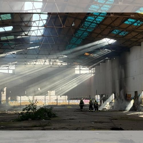 Incendio en una nave del Parque Empresarial de Poniente en la Zona Franca