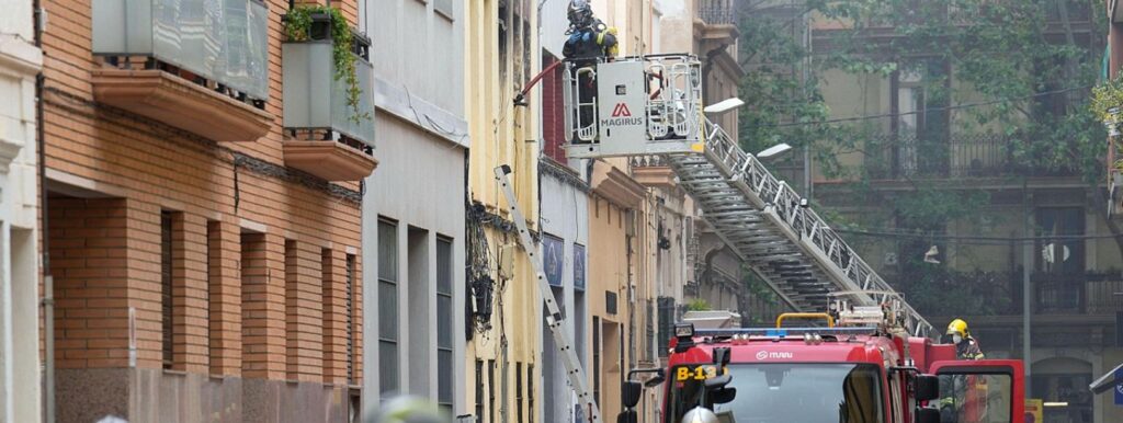 Despliegue de emergencias en Barcelona: Once heridos tras estallar una bombona de butano