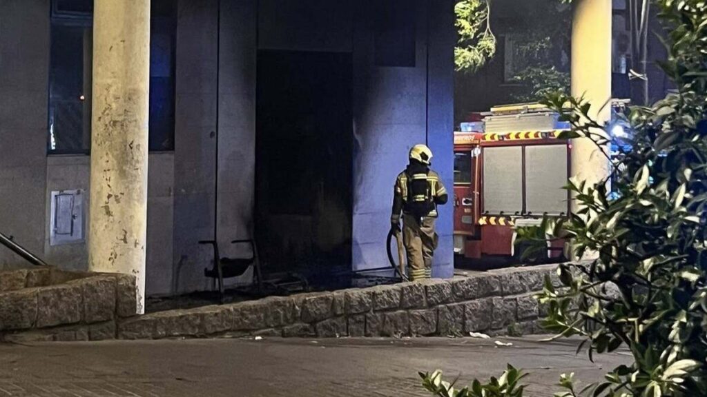 Alarma en Alcorcón tras un incendio en el antiguo banco de la Calle Mayor durante la noche del sábado