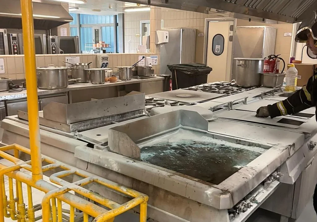 Incendio en las cocinas de Valdecilla obliga a reorganizar la elaboración de más de 600 menús diarios para pacientes