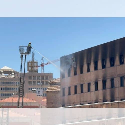 Nuevo episodio del incendio en el hotel Ibis de Málaga: las llamas reaparecen y dificultan su extinción total
