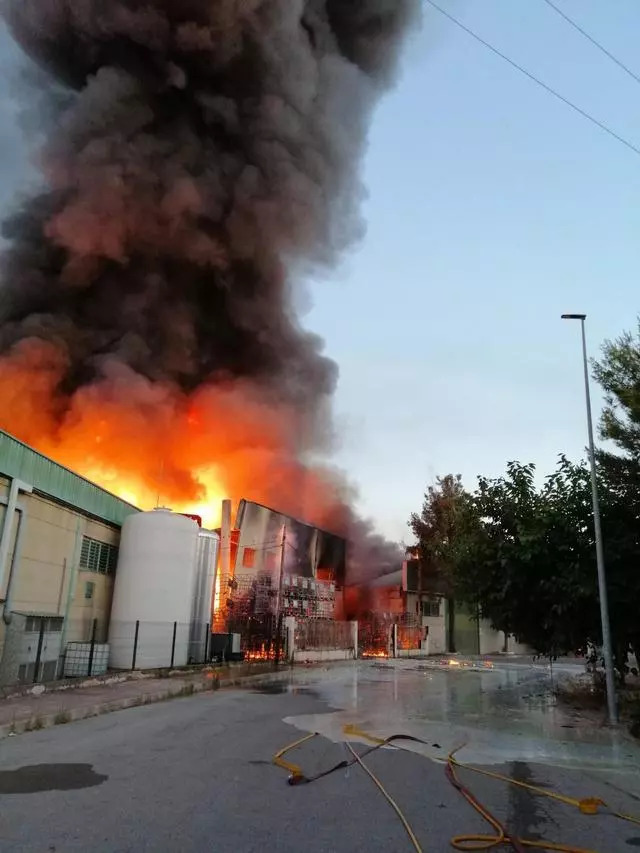 Incendio en una nave química de Cehegín: rápida actuación y control total de la emergencia