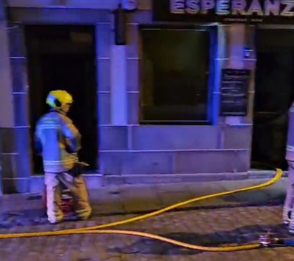 El restaurante A Esperanza de Ferrol sufre un incendio en su cocina que deja graves daños materiales