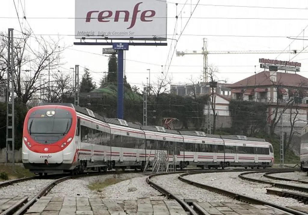 Dos incendios obligan a interrumpir el servicio ferroviario en cuatro líneas de Cercanías de Madrid