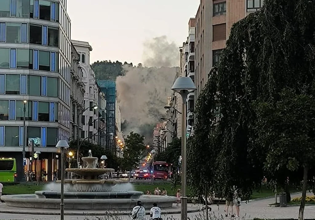 Bilbao: Cortan el tráfico junto al puente de La Salve por un incendio en el restaurante Porrue