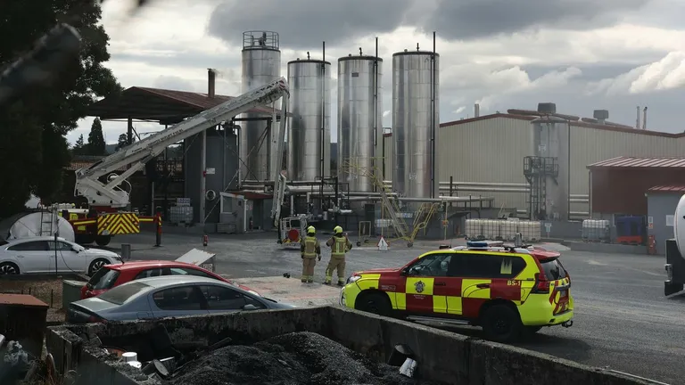 Fuego en planta de asfalto de Santiago: lecciones urgentes de seguridad industrial