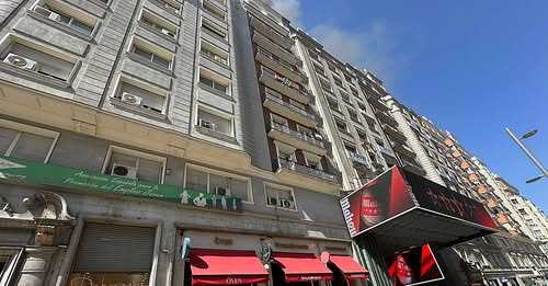 Incendio en la Gran Vía: un fuego en un restaurante interrumpe la circulación. ¿Cómo comenzó el incendio que obligó a cortar la Gran Vía?